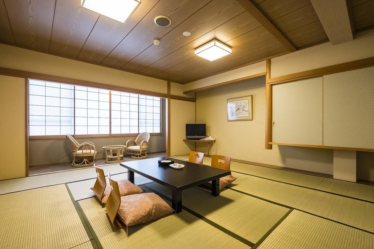 New Tomiyoshi Hotel Atami  Buitenkant foto