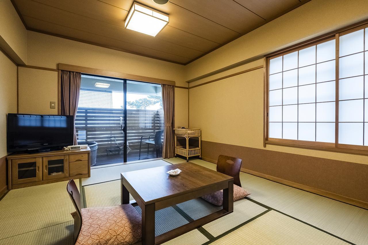 New Tomiyoshi Hotel Atami  Buitenkant foto